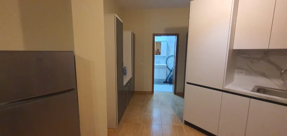 Tirane, jepet me qera apartament 2+1+Ballkon Kati 5, 105 m² 800 € (Rruga e Kosovarëve)