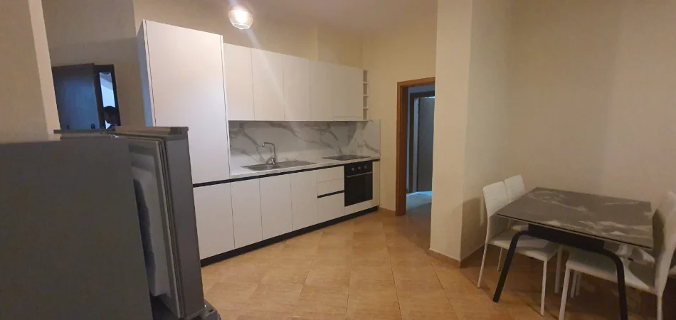 Tirane, jepet me qera apartament 2+1+Ballkon Kati 5, 105 m² 800 € (Rruga e Kosovarëve)