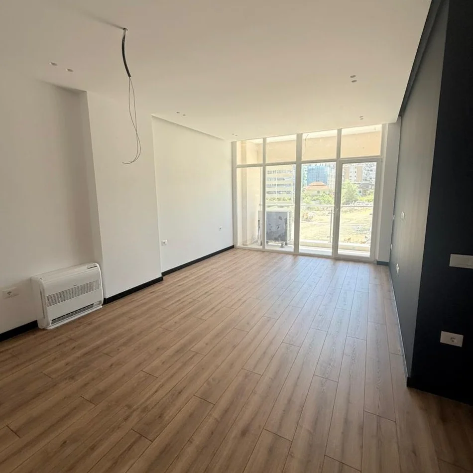 Tirane, shitet apartament 2+1+Ballkon , 75 m² (Komuna e Parisit)