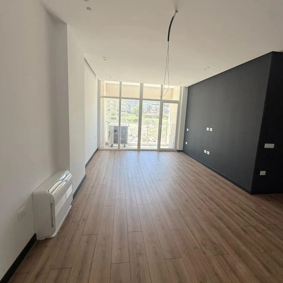 Tirane, shitet apartament 2+1+Ballkon , 75 m² (Komuna e Parisit)