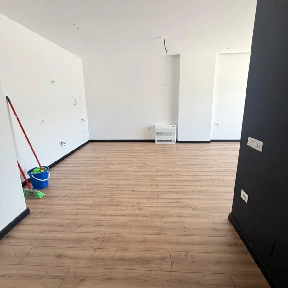 Tirane, shitet apartament 2+1+Ballkon , 75 m² (Komuna e Parisit)