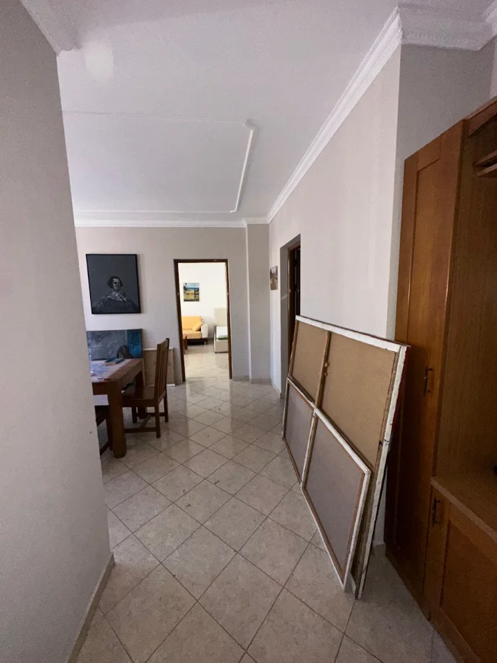 Tirane, jepet me qera apartament 1+1+Aneks Kati 1, 80 m² 600 € (Rruga e Kavajës, pranë Tirana Garden Building)