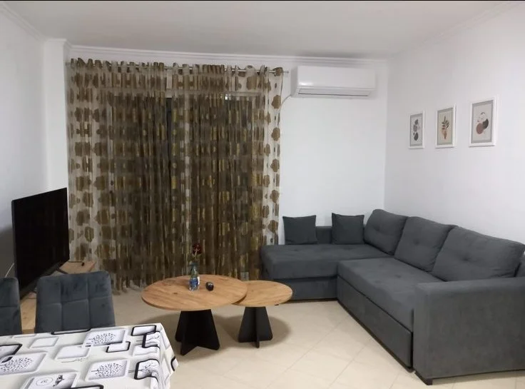 Tirane, jepet me qera apartament 1+1+Ballkon Kati 6, 63 m² 400 € (Yzberisht)