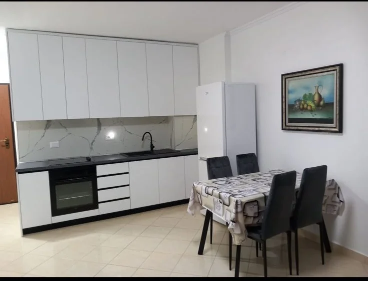 Tirane, jepet me qera apartament 1+1+Ballkon Kati 6, 63 m² 400 € (Yzberisht)