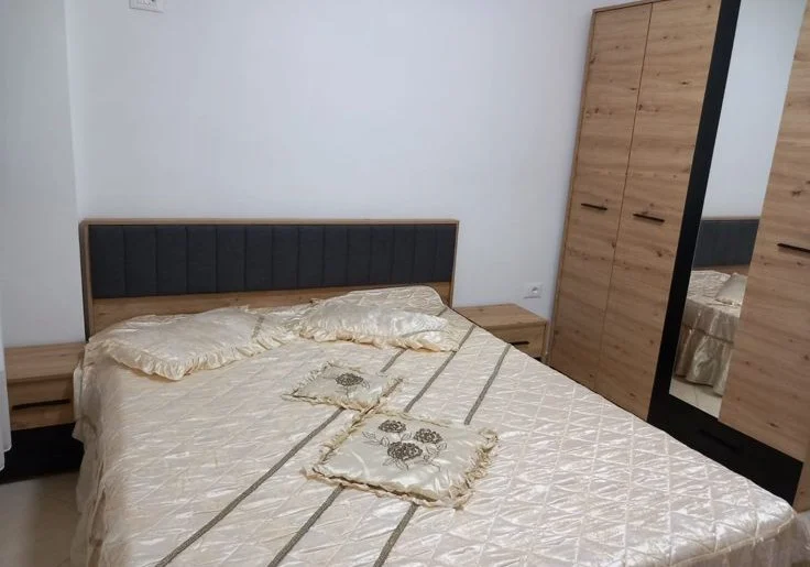 Tirane, jepet me qera apartament 1+1+Ballkon Kati 6, 63 m² 400 € (Yzberisht)