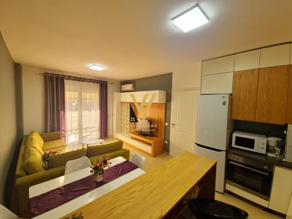 Tirane, jepet me qera apartament 2+1+Ballkon Kati 4, 85 m² 740 € (5 MAJI)