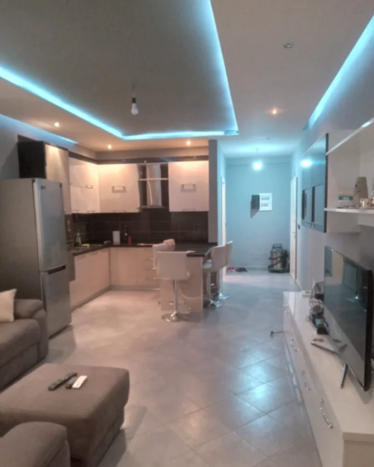 Tirane, jepet me qera apartament 2+1 Kati 4, 90 m² 500 € 