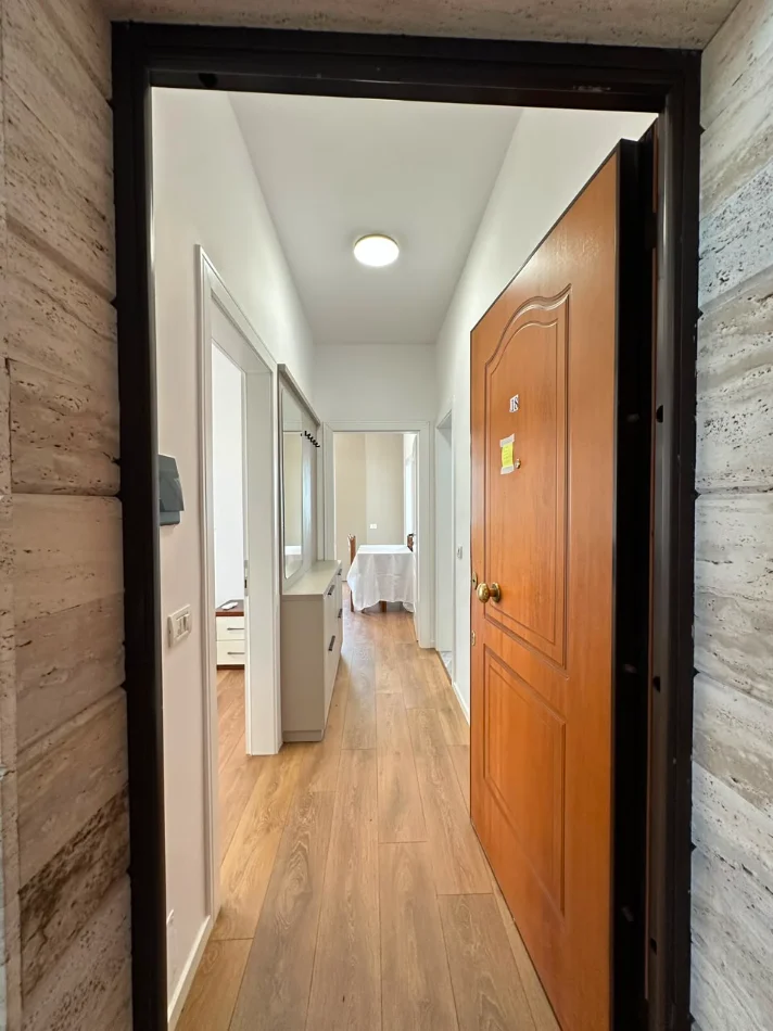 Tirane, jepet me qera apartament 2+1 Kati 5, Kopshti Zoologjik, Cmimi: 90,000 lekë/muaj