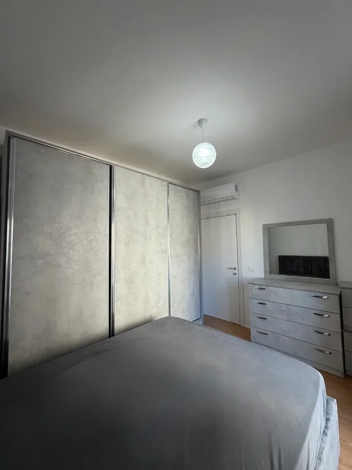 Tirane, jepet me qera apartament 1+1 , 64 m² 550 € (Don Bosko)