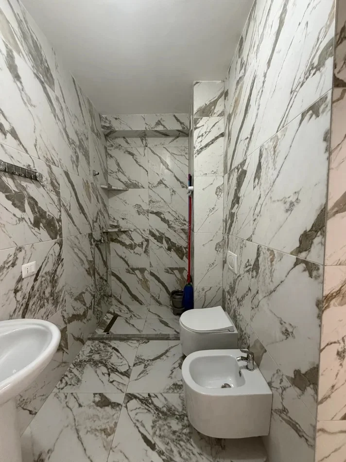 Tirane, jepet me qera apartament 1+1 , 64 m² 550 € (Don Bosko)
