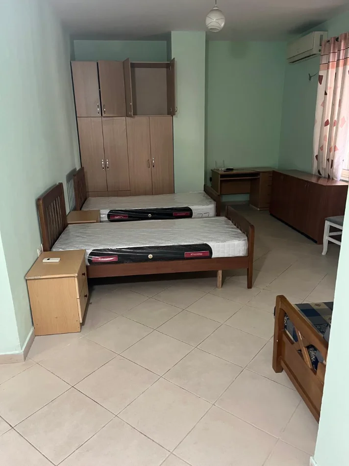 Tirane, jepet me qera garsonier 1+1 Kati 1, 50 m² 350€ (Rruga Naim Frashëri, ne kryqezim me rrugen Xhezmi Delli, (afer 21 Dhjetorit, Tiranë)