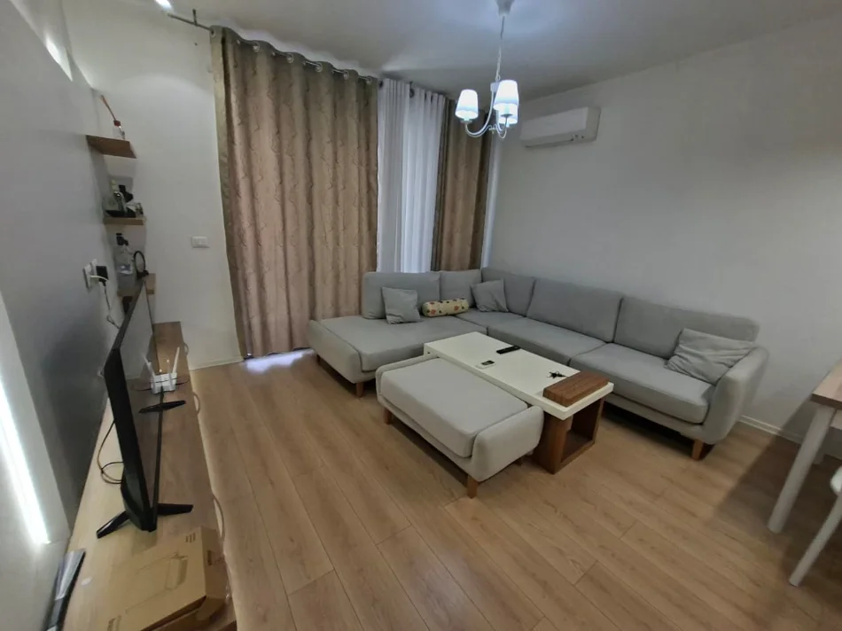 Tirane, jepet me qera apartament 1+1+Ballkon Kati 2, 70 m² 570 € (Don Bosko)