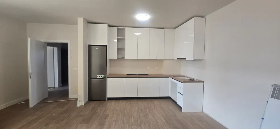 Tirane, jepet me qera apartament 2+1+Aneks+Ballkon Kati 3, 90 m² 650 € (rruga e kavajes , 21 dhjetori)