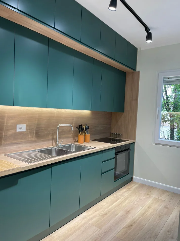 Tirane, jepet me qera apartament 2+1 , 110 m² 950 € (Komuna e Parisit, prane Kristal Center)