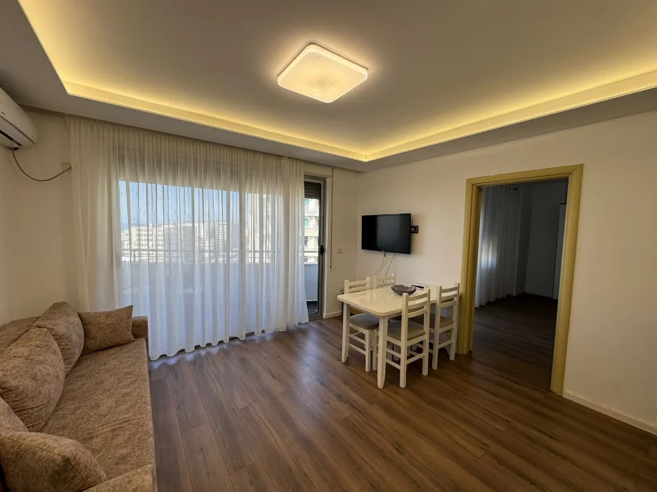Durres, jepet me qera 1+1 Kati 9, 58 m² 450 € (Shkembi i Kavajes)