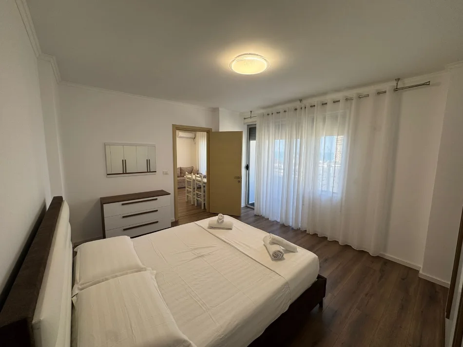 Durres, jepet me qera 1+1 Kati 9, 58 m² 450 € (Shkembi i Kavajes)