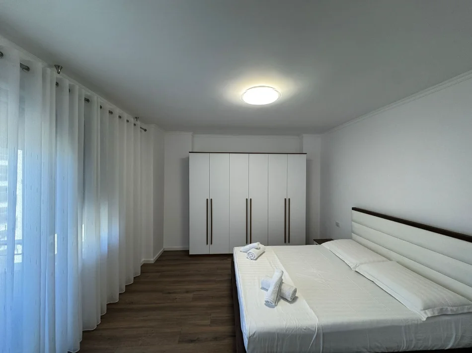 Durres, jepet me qera 1+1 Kati 9, 58 m² 450 € (Shkembi i Kavajes)
