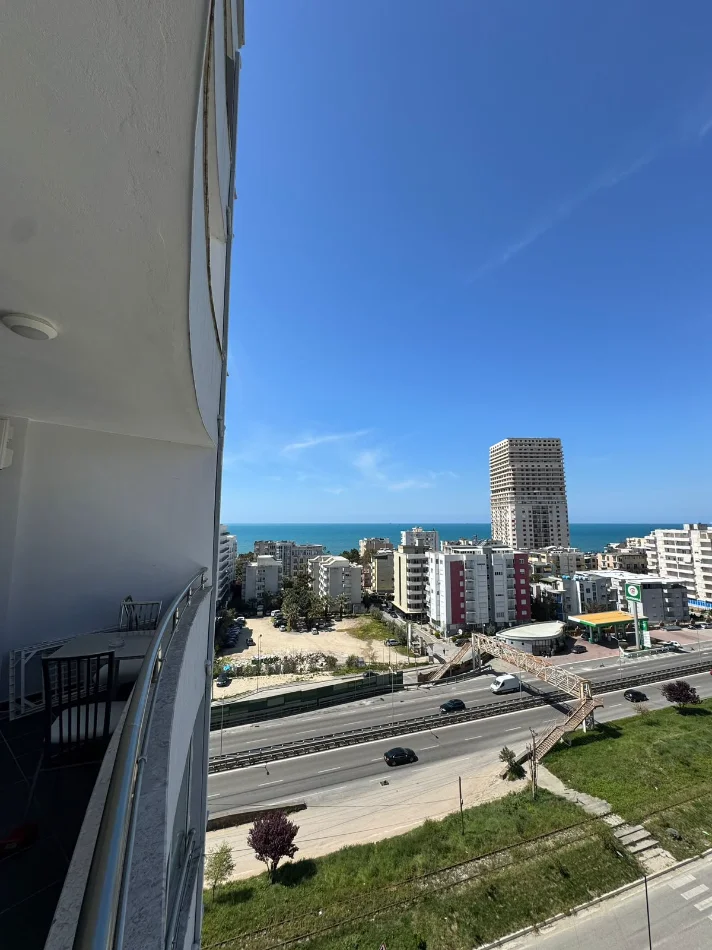 Durres, jepet me qera 1+1 Kati 9, 58 m² 450 € (Shkembi i Kavajes)