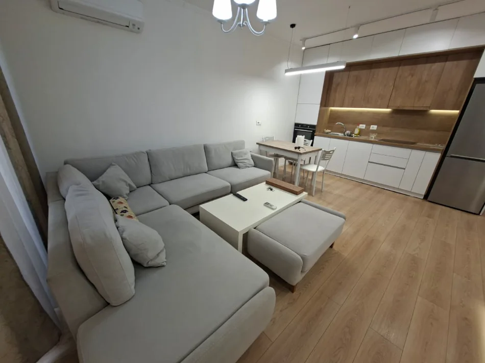 Tirane, jepet me qera apartament 1+1+Ballkon Kati 2, 65 m² 570 € (Fiori di Bosco)