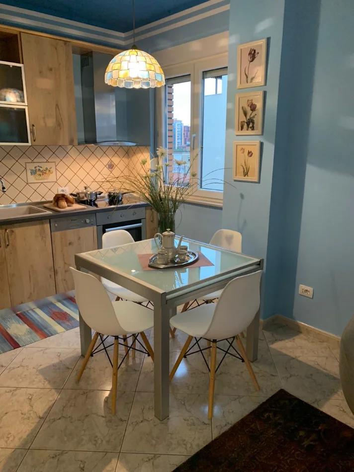 Tirane, jepet me qera apartament 2+1 Kati 7, 1.000 € (Rruga Elbasanit prane ish " 7 xhuxhave ")