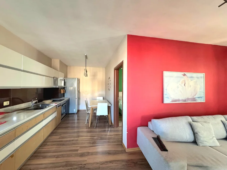 Tirane, jepet me qera apartament 2+1+Ballkon Kati 8, 110 m² 700 € 