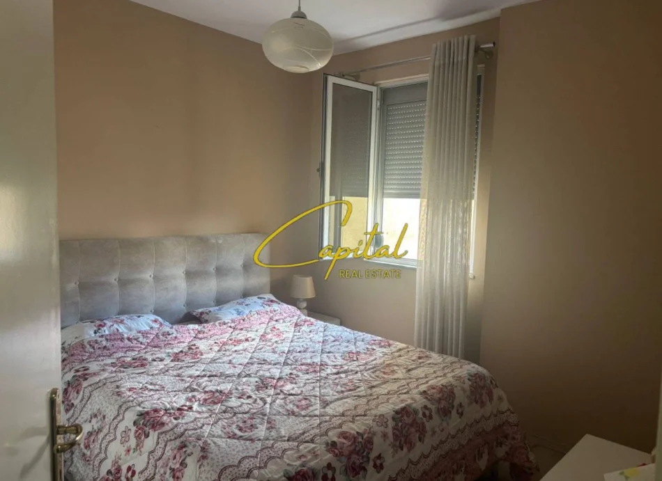 Tirane, jepet me qera apartament 1+1 Kati 6, 60 m² 600 € (21)