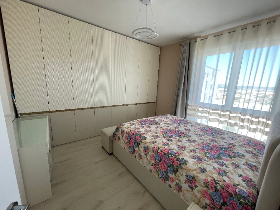 Tirane, jepet me qera apartament 1+1 Kati 7, 65 m² 470 € (Univers City)
