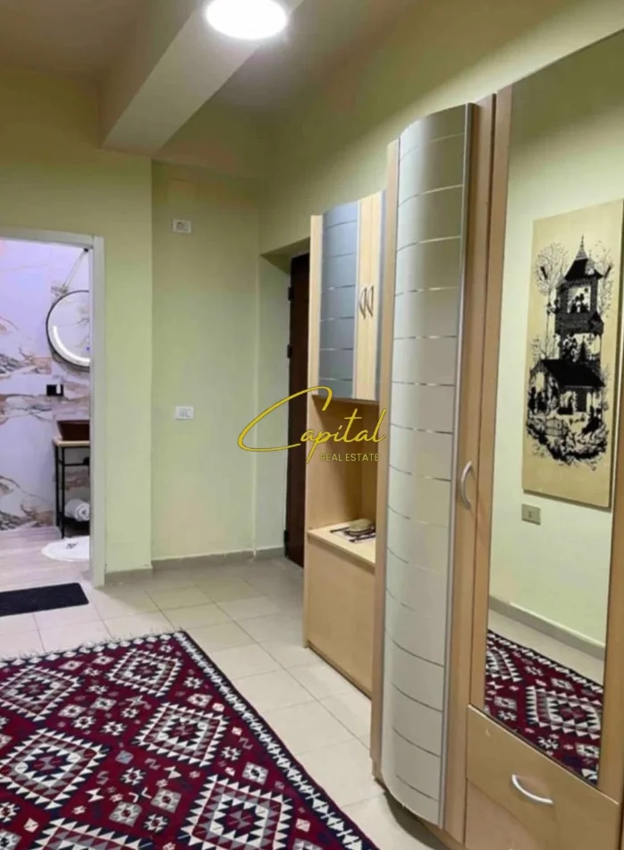 Tirane, jepet me qera apartament 1+1 Kati 3, 86 m² 550 € (BULEVARDI ZOGU PARE)