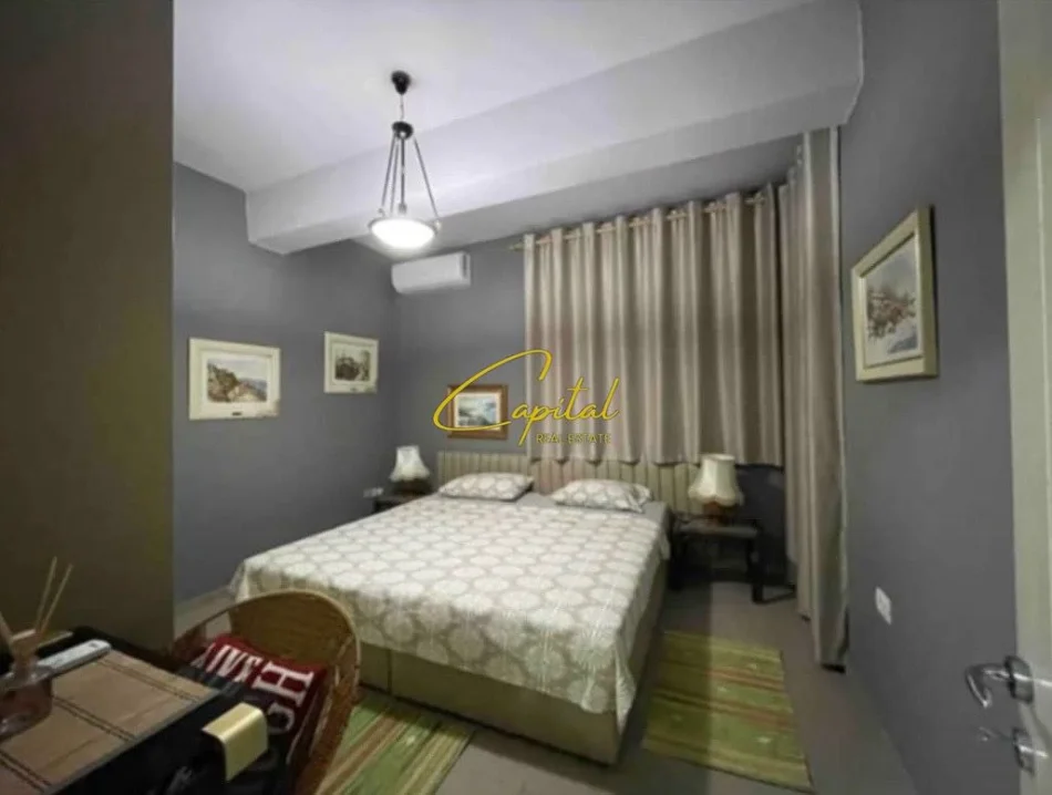 Tirane, jepet me qera apartament 1+1 Kati 3, 86 m² 550 € (BULEVARDI ZOGU PARE)