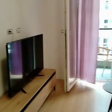 Tirane, jepet me qera apartament 1+1+Ballkon , 60 m² 400 € (Univers City)