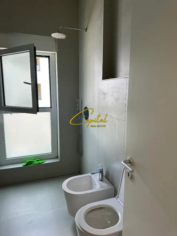 Tirane, jepet me qera apartament 2+1 Kati 8, 80 m² 600 € (KOMPLEKSI KADIU)
