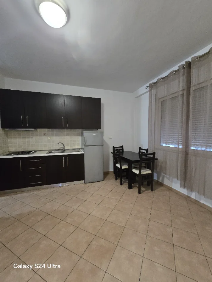 Tirane, shitet apartament 2+1+Ballkon , (Ish Parku i Autobusave)