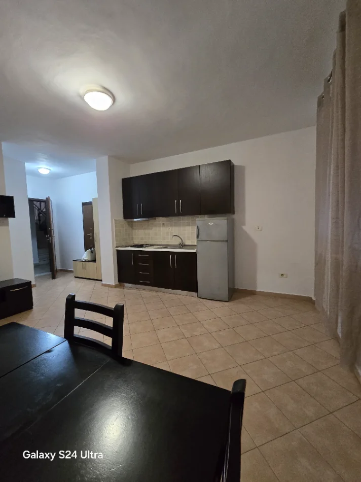 Tirane, shitet apartament 2+1+Ballkon , (Ish Parku i Autobusave)