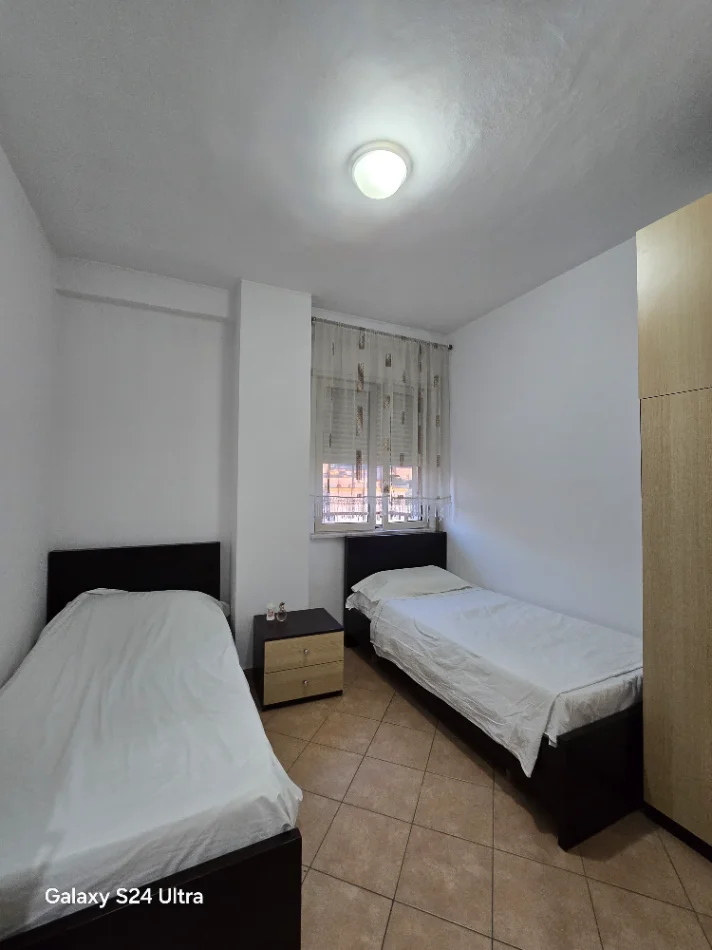 Tirane, shitet apartament 2+1+Ballkon , (Ish Parku i Autobusave)