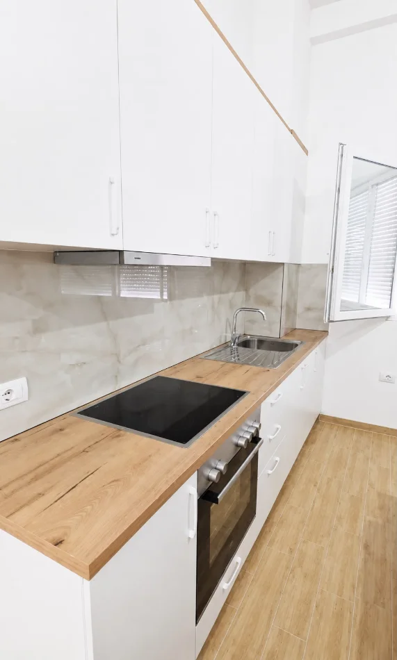 Tirane, jepet me qera apartament 2+1 Kati 3, 1 m² 370 € (Astir)