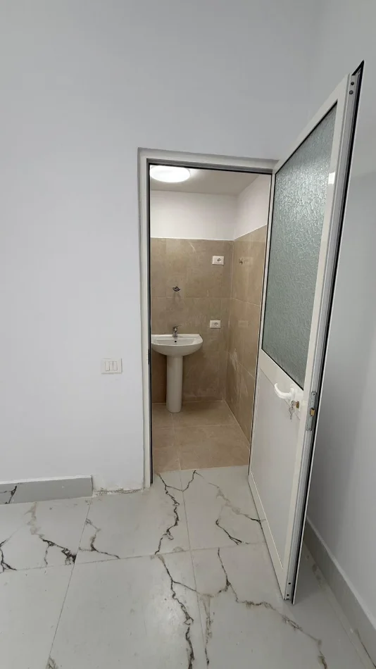 Tirane, shitet ambjent biznesi Kati 0, 38 m² 192.000 € (mine peza)