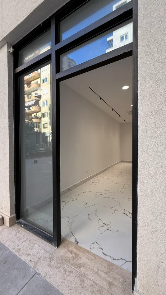 Tirane, shitet ambjent biznesi Kati 0, 38 m² 192.000 € (mine peza)
