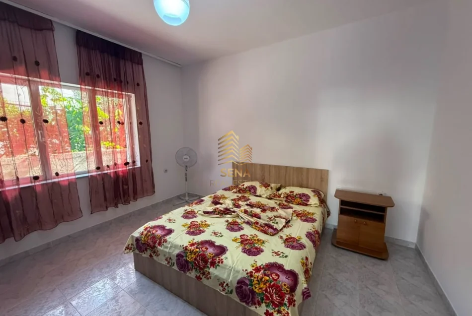 Tirane, jepet me qera apartament 2+1+Ballkon Kati 1, 120 m² 500 € (Spitali Amerikan 2)
