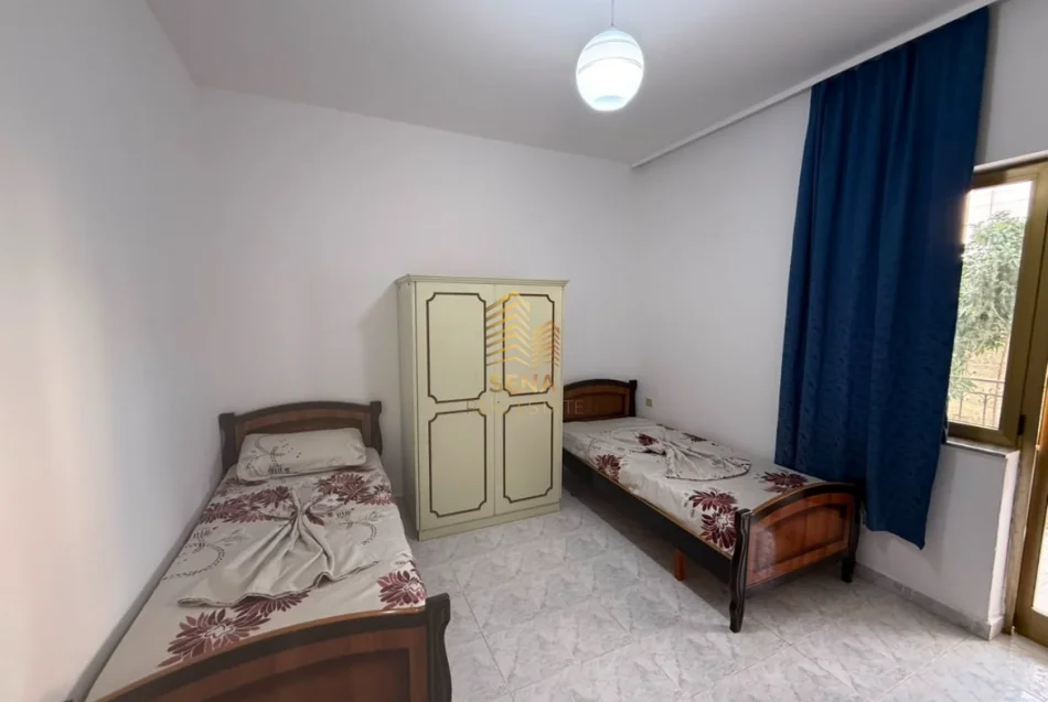 Tirane, jepet me qera apartament 2+1+Ballkon Kati 1, 120 m² 500 € (Spitali Amerikan 2)