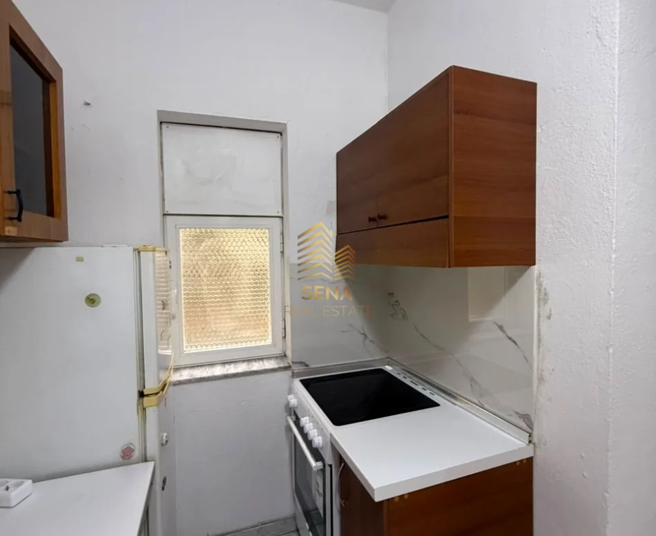 Tirane, jepet me qera apartament 2+1+Ballkon Kati 1, 120 m² 500 € (Spitali Amerikan 2)
