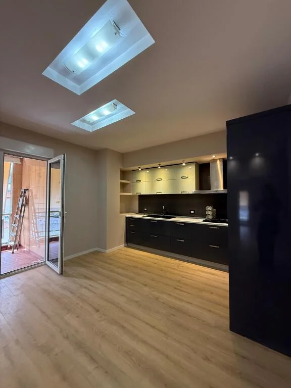 Tirane, shitet apartament 2+1+Aneks+Ballkon Kati 7, 91 m² 198.000 € (xhamlliku , oxhaku)