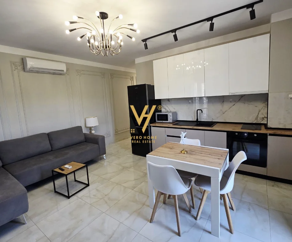 Tirane, jepet me qera apartament 1+1+Ballkon Kati 7, 70 m² 800 € (KOMUNA E PARISIT)