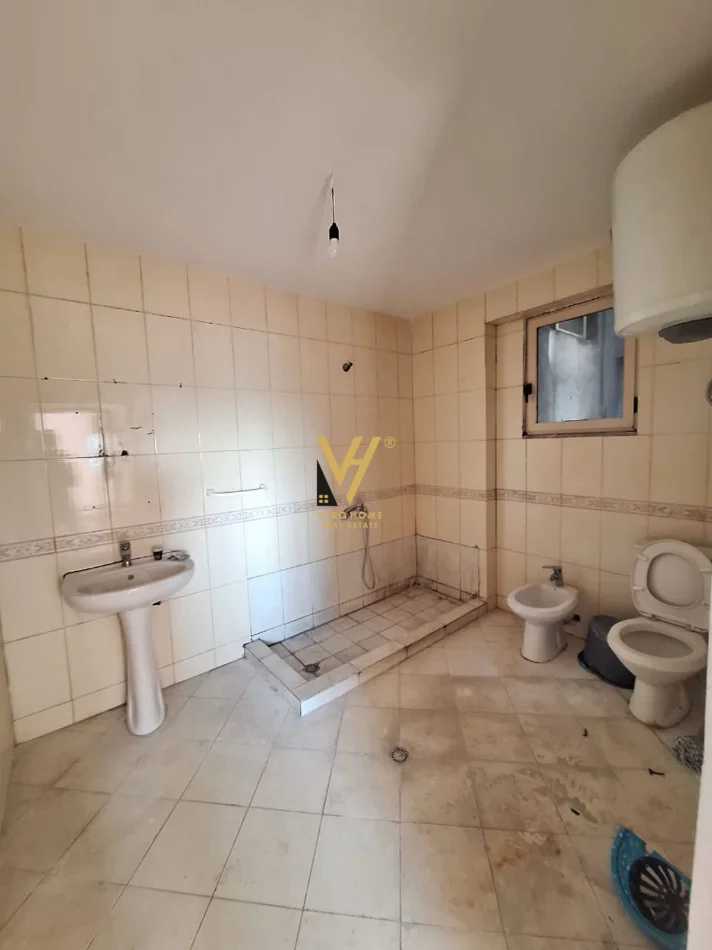 Fier, shitet apartament 2+1+Ballkon Kati 8, 138 m² 75.000 € (FIER)