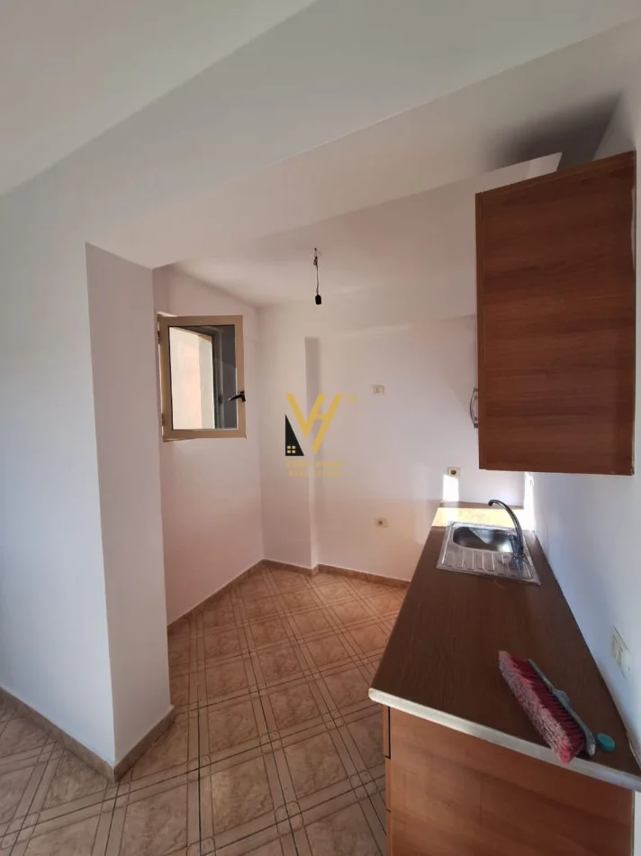Fier, shitet apartament 2+1+Ballkon Kati 8, 138 m² 75.000 € (FIER)