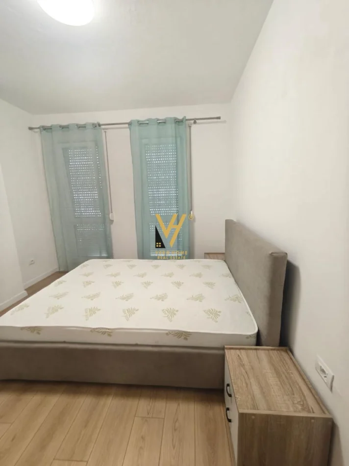 Tirane, jepet me qera apartament 1+1+Ballkon Kati 2, 50 m² 420 € (UNIVERS CITY)