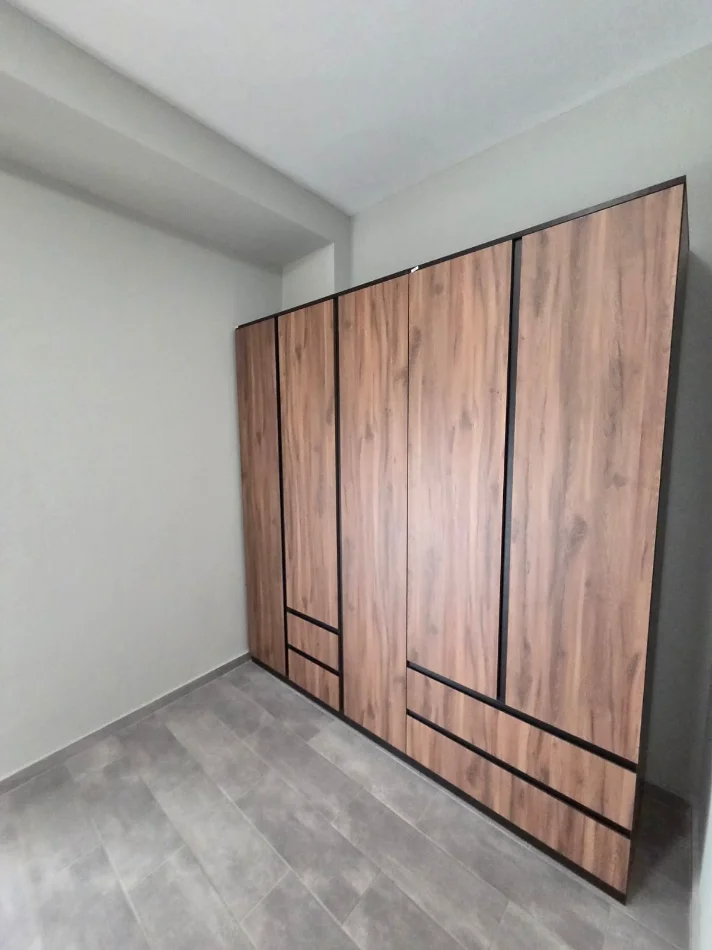 Tirane, jepet me qera apartament 1+1+Ballkon Kati 1, 70 m² 300 € (FRESK)
