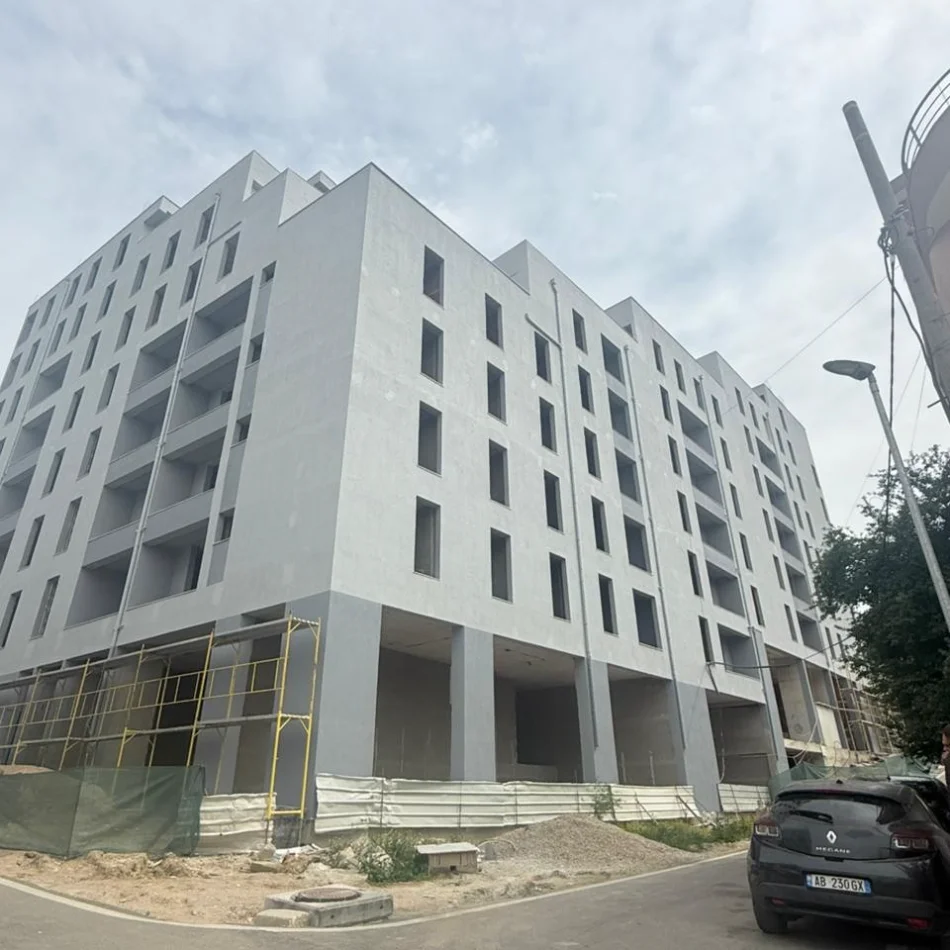 Tirane, shitet apartament 2+1+Ballkon , 110 m² 158.000 € (Ali Demi)