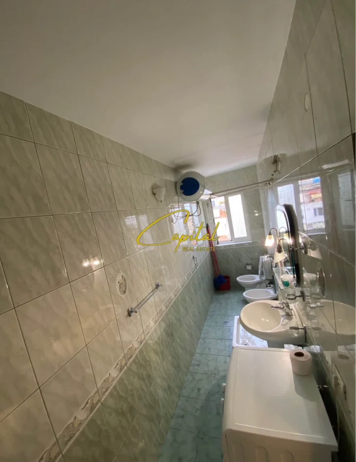 Tirane, jepet me qera apartament 2+1 Kati 5, 80 m² 600 € (BULEVARDI ZOGU PARE)