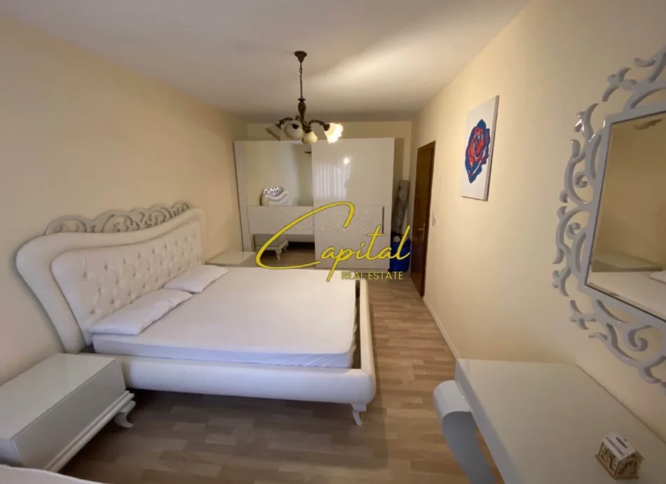 Tirane, jepet me qera apartament 2+1 Kati 5, 80 m² 600 € (BULEVARDI ZOGU PARE)