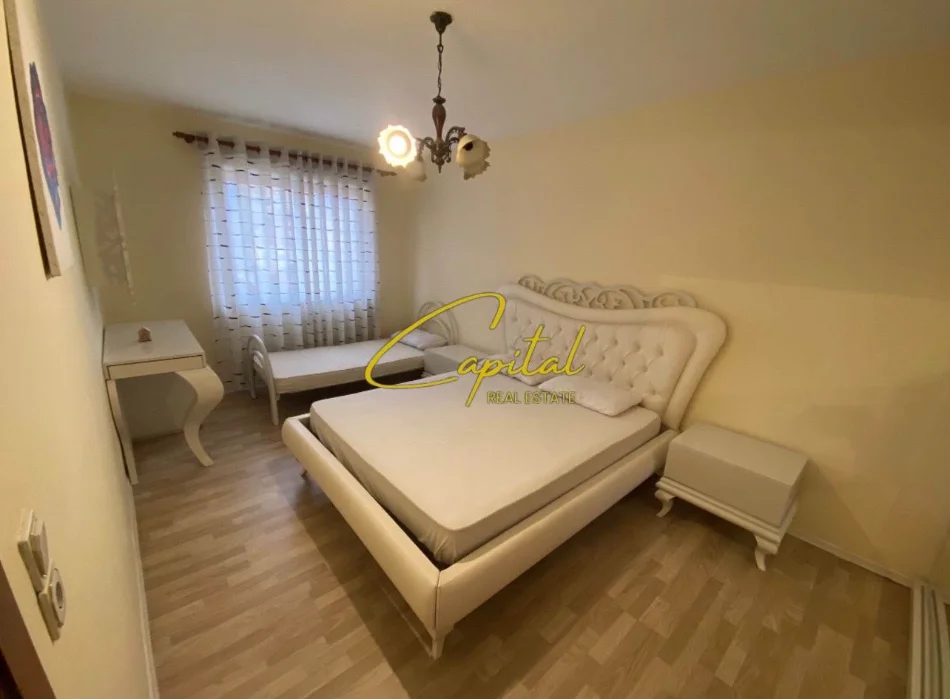 Tirane, jepet me qera apartament 2+1 Kati 5, 80 m² 600 € (BULEVARDI ZOGU PARE)